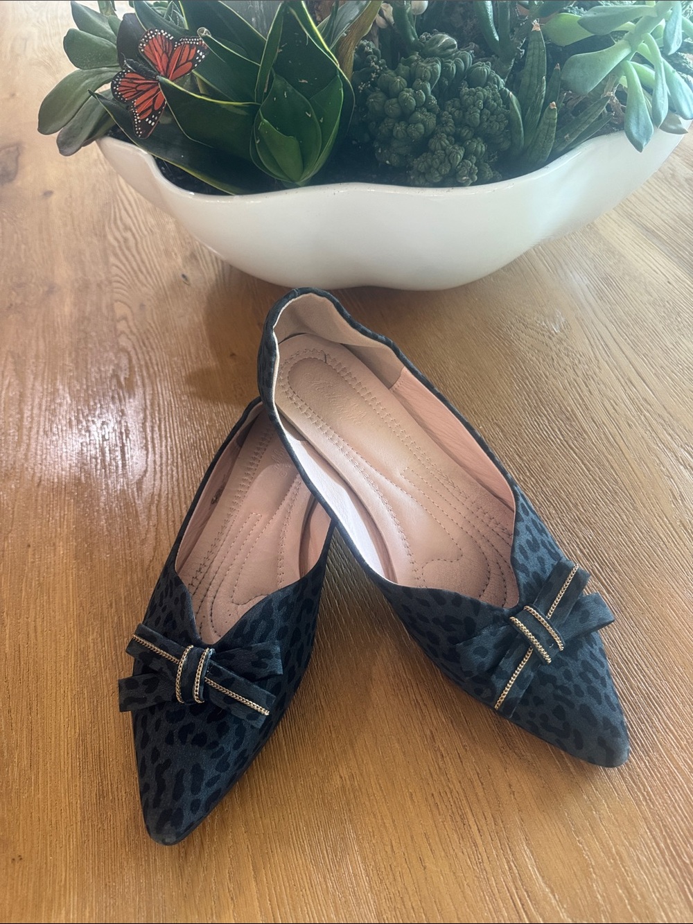 Pointed Toe Leopard-Print Bow Flats in Black Size 9.5